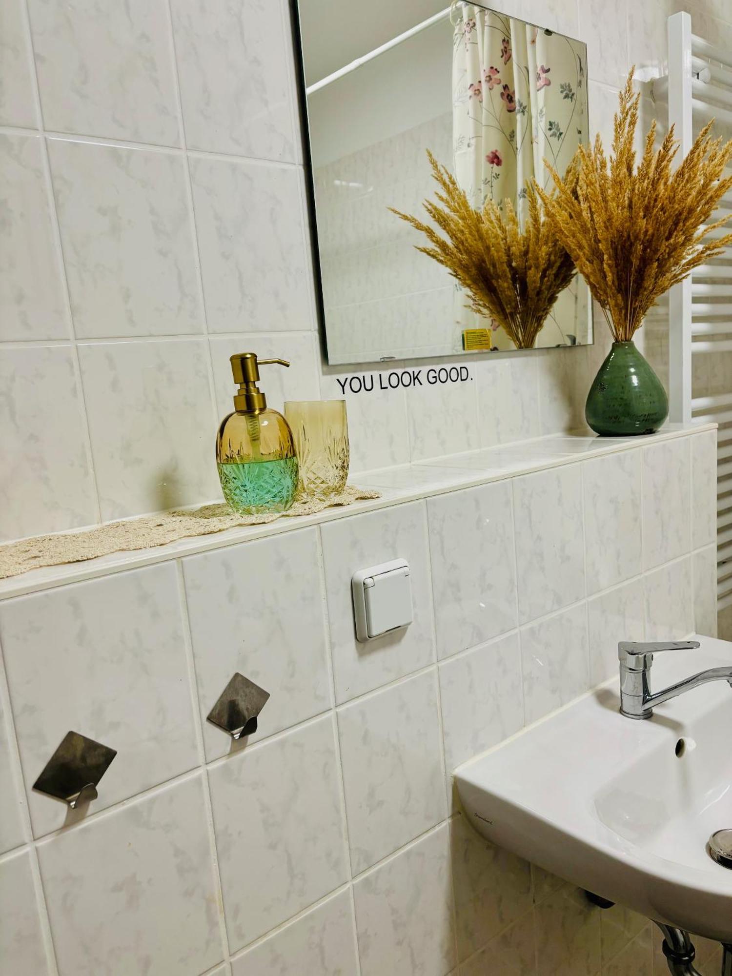 Apartment Beautiful Wlan I Smart-tv I Kueche I Balkon *
